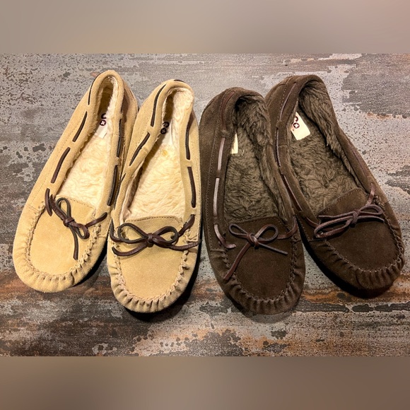 🤎🥿SO Tan & Brown Leather Fur Lined Moccasin Slippers Rubber Sole (LOT of 2) - Picture 1 of 7